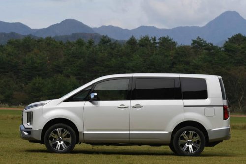 三菱 デリカD:5の売れ行きが倍増した理由は? 最新マイナーチェンジの進化点と唯一無二の魅力を解説