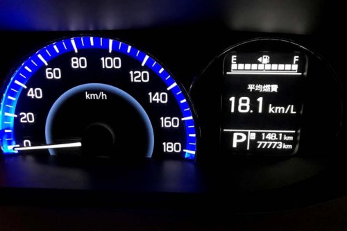 下り坂で「ニュートラル」に入れるべきでない理由──低回転でも燃料消費する「アイドリング維持の罠」とは