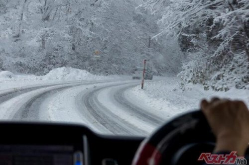 オールシーズン vs スタッドレス!「雪が年に数回」地域はどっちが正解? 冬タイヤ選びのベストアンサー