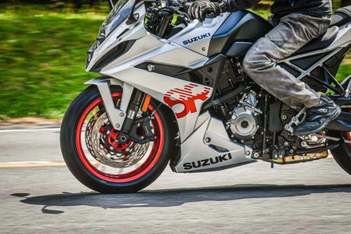 【失敗】フルカウル「GSX-8R」に「ネイキッドの軽快さ」を上乗せする実験は予想外の結果に…だけど思わぬ拾い物が?【SUZUKI GSX-8R ／ 試乗インプレ・レビュー 中編】