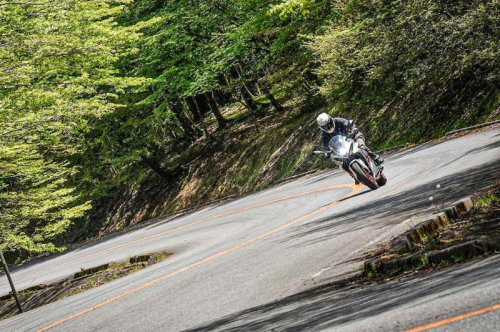 【失敗】フルカウル「GSX-8R」に「ネイキッドの軽快さ」を上乗せする実験は予想外の結果に…だけど思わぬ拾い物が?【SUZUKI GSX-8R ／ 試乗インプレ・レビュー 中編】