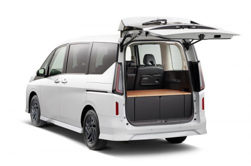 日産が「セレナ」をマイナーチェンジ フロントグリルのパターンを変更