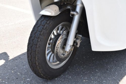 雨も日差しもへっちゃら! 屋根付き三輪バイク「AP TRIKES125」の魅力