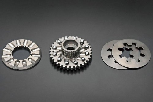 見た目は似てるけど中身は別物! 復活を遂げたスズキ「GSX-R1000/R」（2026年）のエンジンを徹底解剖