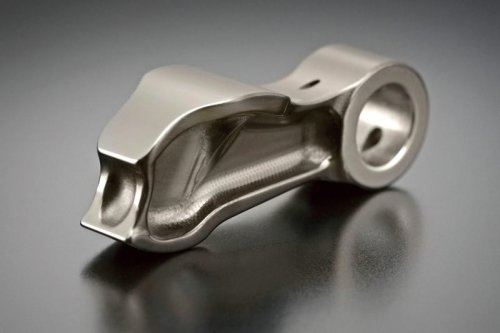 見た目は似てるけど中身は別物! 復活を遂げたスズキ「GSX-R1000/R」（2026年）のエンジンを徹底解剖