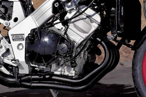 カワサキ「ZXR250（ZX250A）」（1989年）｜レプリカ分野の遅れを帳消しにするべく先進的かつ意欲的な技術をフル搭載