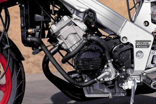 カワサキ「ZXR250（ZX250A）」（1989年）｜レプリカ分野の遅れを帳消しにするべく先進的かつ意欲的な技術をフル搭載