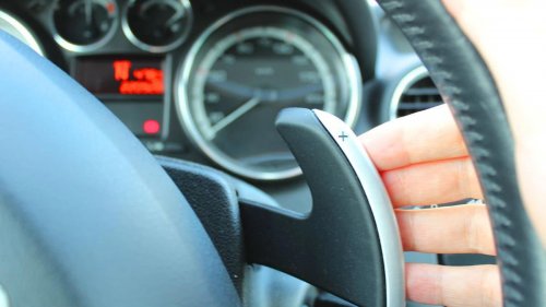 パドルシフトは飾りではなかった…AT車の燃費構造を変える操作