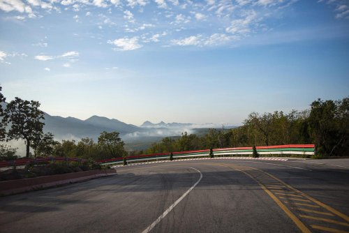 「燃費が垂れ流し」AT車、何気ないギア操作で効率が落ちる