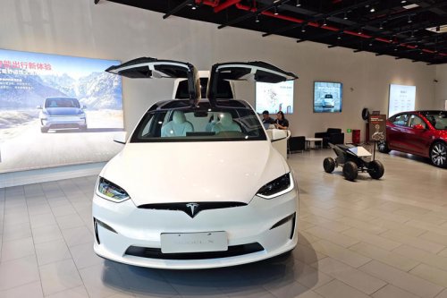 One chart helps explain why Elon Musk is axing Tesla's Model S and X