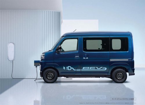 元は取れる? ダイハツ初の量産電気自動車について気になることを聞いてきた