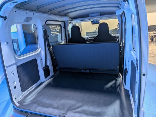 元は取れる? ダイハツ初の量産電気自動車について気になることを聞いてきた