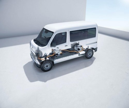 元は取れる? ダイハツ初の量産電気自動車について気になることを聞いてきた