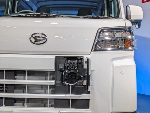 元は取れる? ダイハツ初の量産電気自動車について気になることを聞いてきた