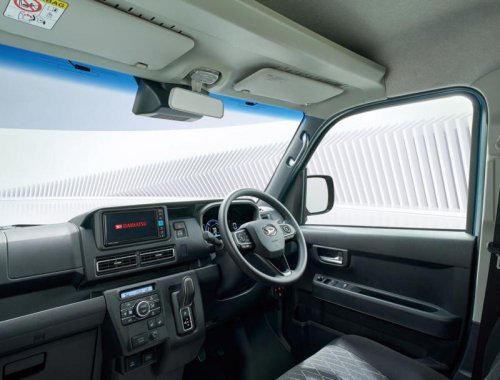 元は取れる? ダイハツ初の量産電気自動車について気になることを聞いてきた