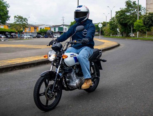 【ABS搭載で一歩先へ】スズキ「AX4 ABS」はコロンビアで人気・信頼と実績のロングセラー【世界でがんばる!日本メーカーの珍車大図鑑 Vol.29】