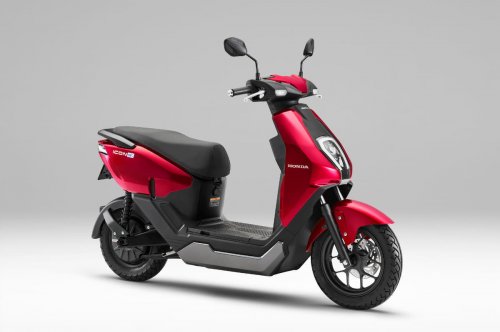 ホンダ、22万円の電動スクーター 走行距離1.5倍