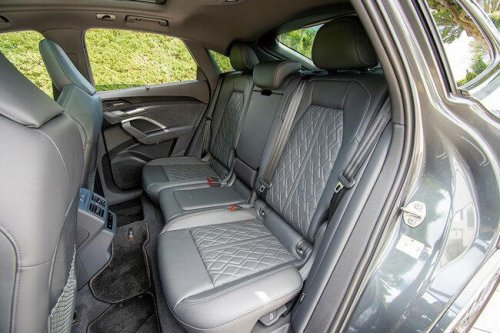 新型アウディSQ5試乗、第3世代は「走り」も「デジタル」も劇的進化! 時速100km／hまで4.5秒の加速に痺れた【試乗記】