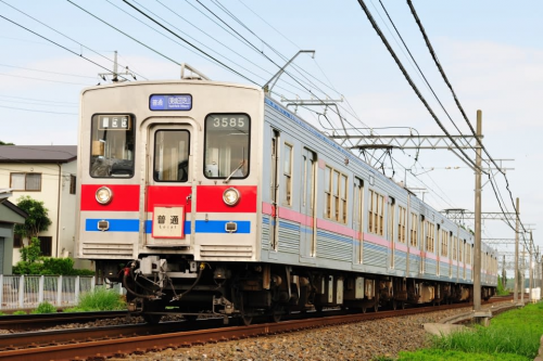 リバイバルがアツい いぶし銀! 関東に残る「コルゲート車体」の車両まとめ