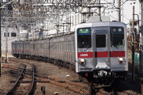 リバイバルがアツい いぶし銀! 関東に残る「コルゲート車体」の車両まとめ