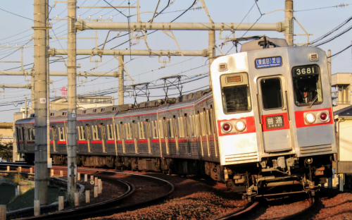 リバイバルがアツい いぶし銀! 関東に残る「コルゲート車体」の車両まとめ