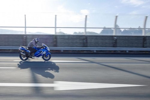 【実験】最高速300km／hバイクの「隼」でローギア／1速を使って高速道路を走ってみたところ……【SUZUKI 隼スペシャルエディション（2026）／試乗インプレ・レビュー おまけ編】