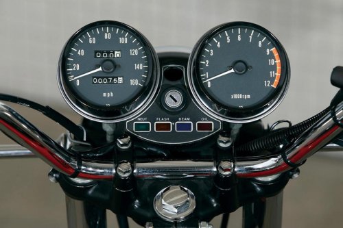 カワサキ「900SUPER4（Z1）」｜世界最速・戦国期に生まれ王座に君臨し続けた究極【KAWASAKI Z大全】