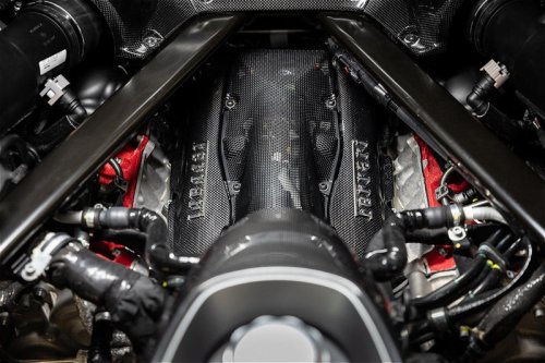 フェラーリ新型「849テスタロッサ」のポジション