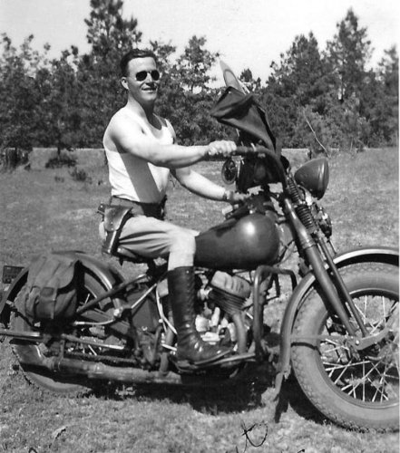 Retro Harley-Davidson pics of freedom to the max