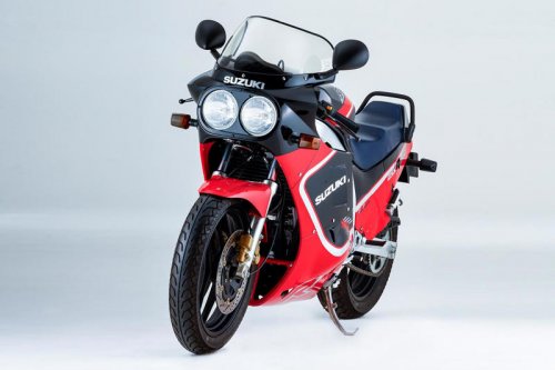 【SUZUKI GSX-Rの歴史】GSX-R1100/1000｜1100はスポーツツアラーとして進化。1000は「サーキットに帰る」