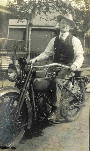 Retro Harley-Davidson pics of freedom to the max