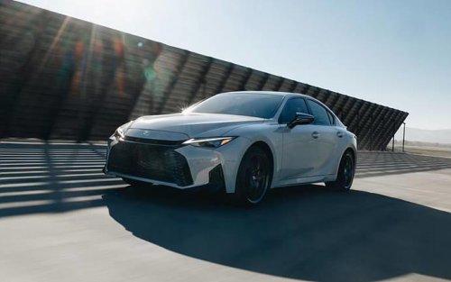 レクサスIS、全固体電池で航続1000kmへ、プレミアムEVの常識を書き換える