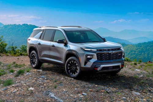 2025 Chevrolet Traverse vs. the Competition: Three-Row Titans Face Off
