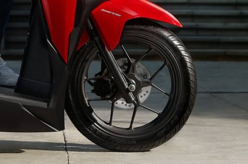 Ini Alasan Kenapa Ban Motor Balap Tapaknya Botak dan Ban Motor Harian Beralur