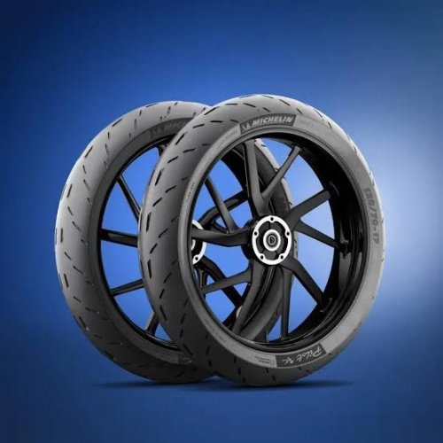 Ini Alasan Kenapa Ban Motor Balap Tapaknya Botak dan Ban Motor Harian Beralur