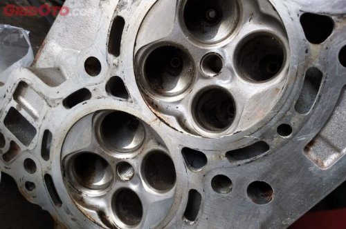 Begini Tandanya Kalau Air Radiator Nyebrang Masuk Ke Mesin Mobil