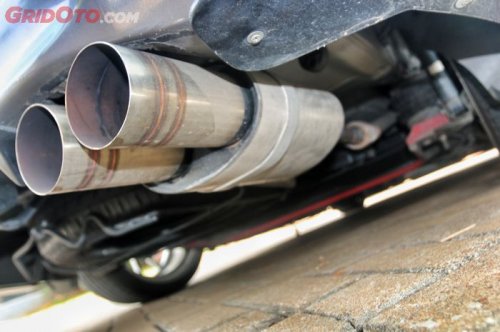 Komponen Ini Wajib Dicek Saat Asap Knalpot Mobil Bekas Pedih di Mata