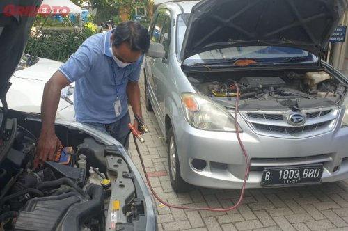 Perlu Tahu, Ini Penyebab Jumper Aki Mobil Mogok Berujung Meledak