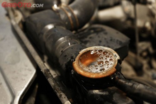 Ternyata Ini Sebabnya Radiator Mobil Bekas Wajib Pakai Air Coolant
