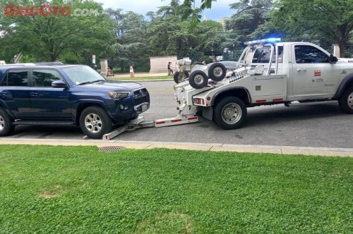 Tak Bisa Asal, Begini Cara yang Benar Derek Mobil Hybrid Atau Listrik