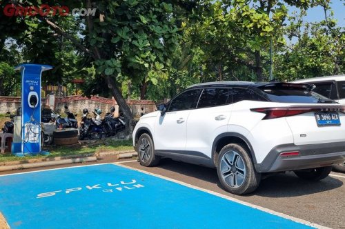 Tips Sederhana Bikin Ban Mobil Mobil Listrik Biar Enggak Gampang Rusak