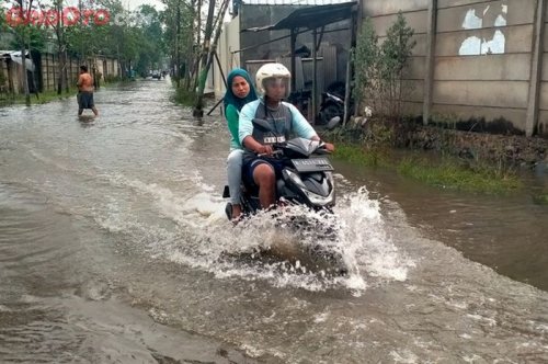 Banjir Mengepung Jakarta, Ini Dampaknya Gardan Motor Matic Kemasukan Air