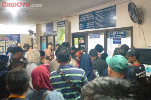 Pelat Nomor Copot Satu Jangan Bikin di Pinggir Jalan, Samsat Terima Satuan