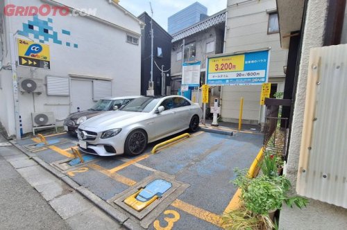 Tidak Ada Banyak Lahan, Semahal Ini Biaya Parkir Mobil di Jepang