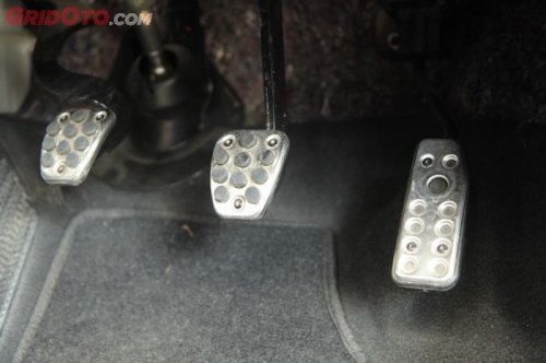 Ini Penyebab Gigi Persneling Mobil Susah Masuk Pedal Kopling Enteng Saat Diinjak