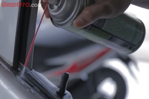 Cara Merawat Power Window Mobil Bekas Dengan Cairan Silicone Spray