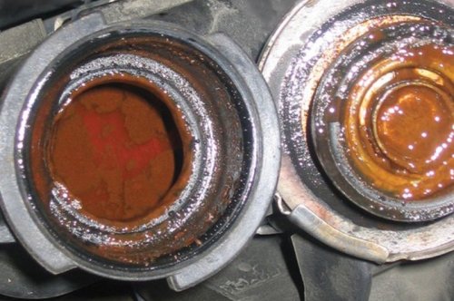 Banyak yang Belum Ngerti, Ini Penyebab Warna Air Radiator Mobil Butek