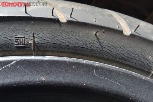 Enggak Hanya Keras, Begini Efeknya Pakai Ban Motor Sudah Kadaluarsa