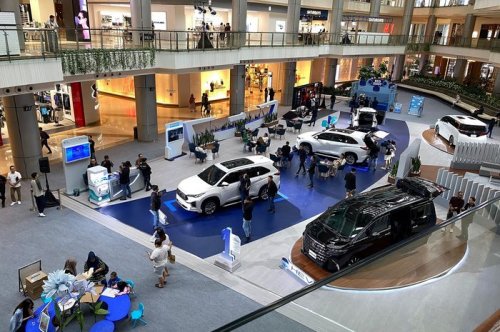 Mau Beli Mobil Hybrid, Main ke Toyota Space Banyak Promo Menarik