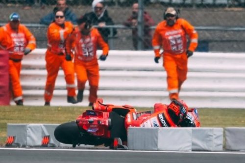 Red Flag MotoGP Inggris 2025 Dikira Settingan Bantu Marquez Bersaudara, Begini Faktanya